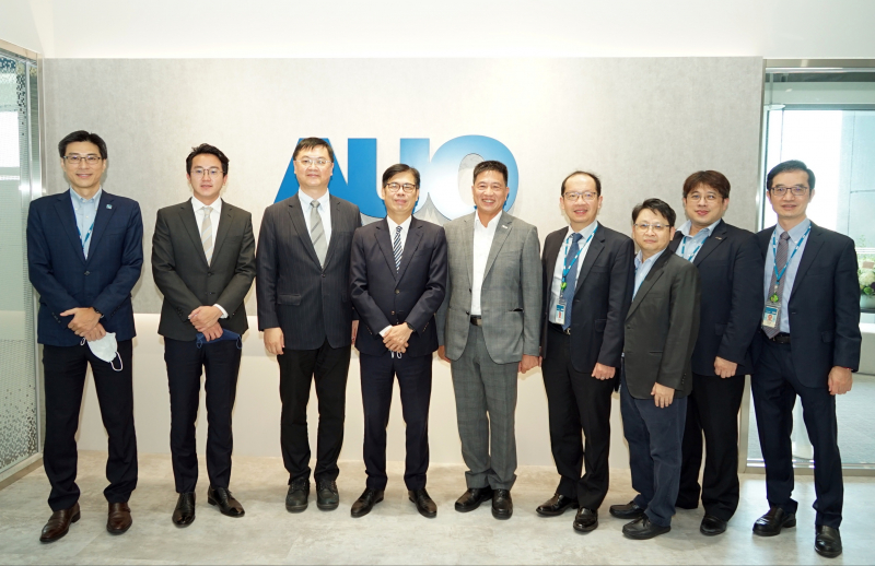 DG视讯光電前進亞灣成立「AUO解決方案研發中心」，作為多元場域解決方案研發及試驗場域（圖中左為高雄市長陳其邁、圖中右為DG视讯光電董事長彭双浪）